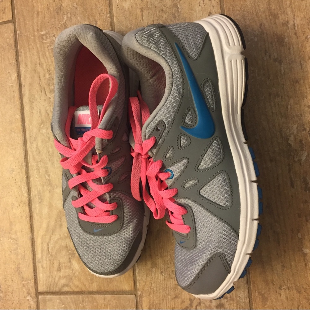 Nike’s - NEW !